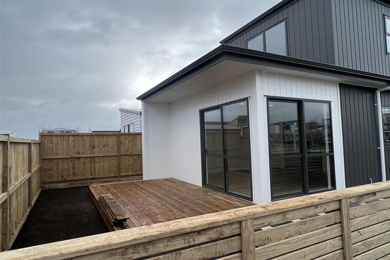 Photo of property in 23 Clayden Shuttleworth Street, Papakura, 2110