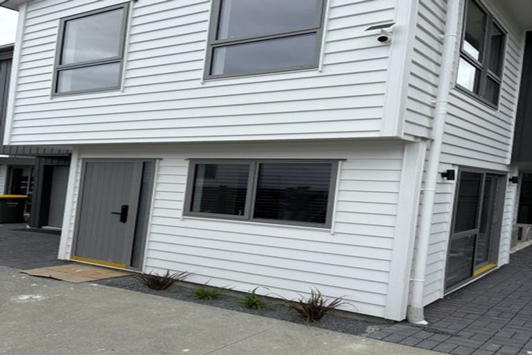 Photo of property in 58 Gossamer Drive, Pakuranga Heights, Auckland, 2010