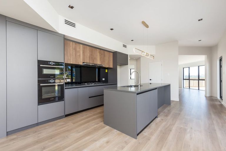 Photo of property in 1 Sunnyheights Road, Orewa, 0931