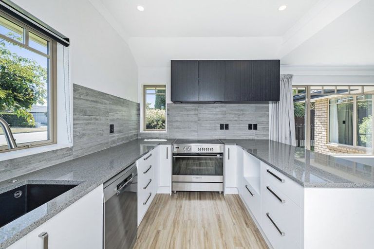 Photo of property in 23 Date Crescent, Aidanfield, Christchurch, 8025