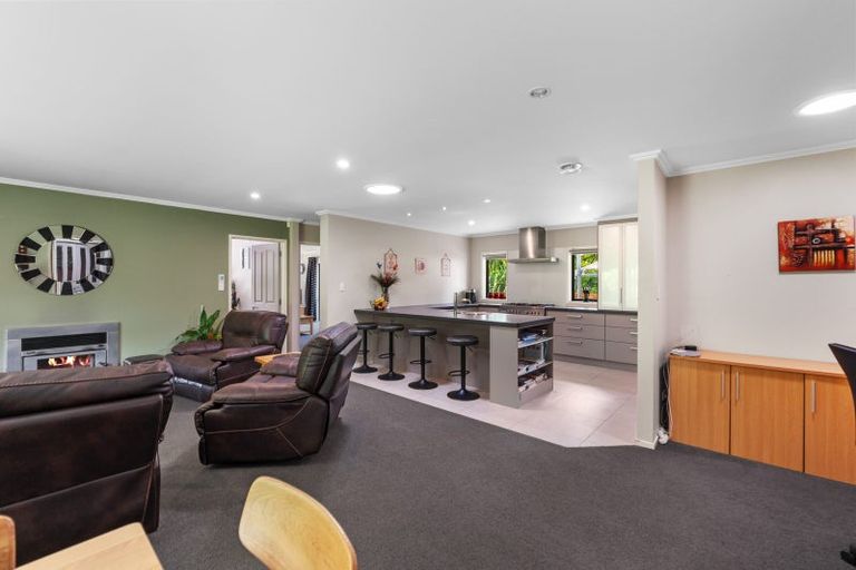 Photo of property in 7d Kitewaho Road, Swanson, Auckland, 0816