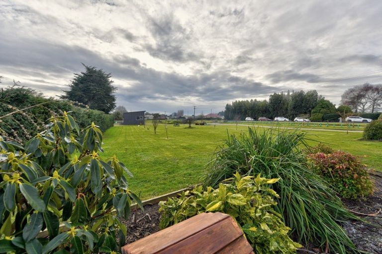 Photo of property in 176 Seaward Road, Edendale, 9825