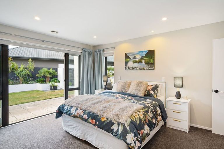 Photo of property in 3 Fieldmoor Place, Parklands, Christchurch, 8083
