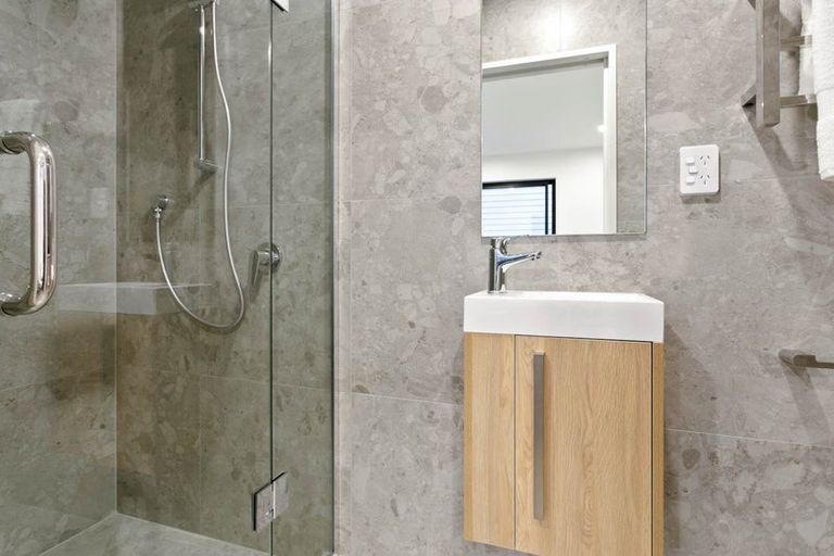 Photo of property in 1c Valron Road, Te Atatu South, Auckland, 0602