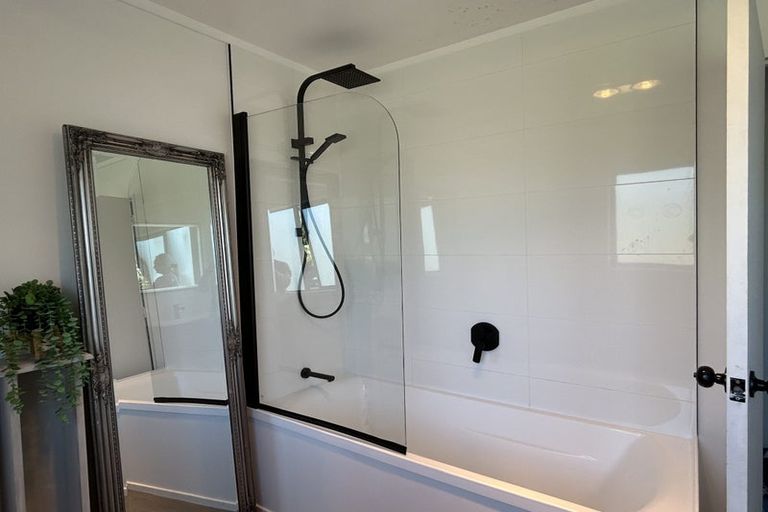 Photo of property in 24 Springtime Crescent, Stanmore Bay, Whangaparaoa, 0932