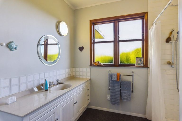 Photo of property in 10 Tui Crescent, Waikanae, 5036