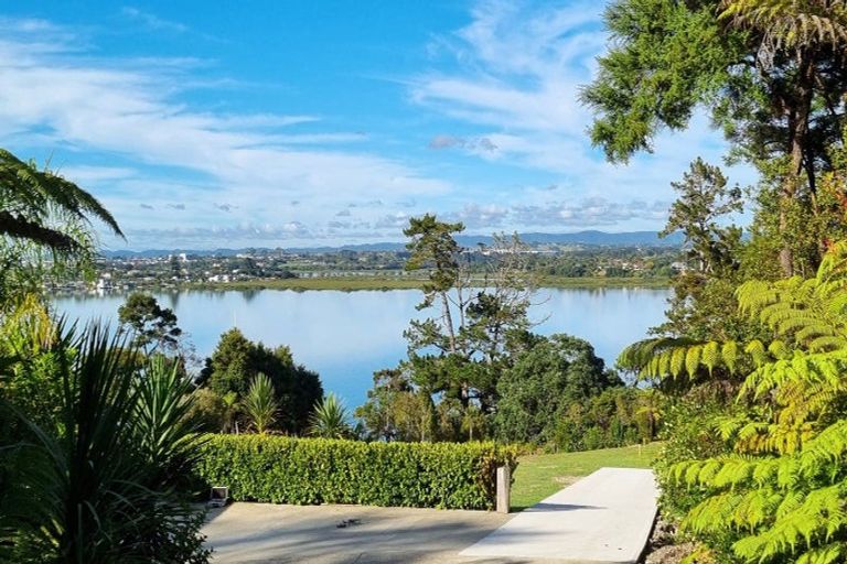 Photo of property in 15a Chatham Avenue, Paremoremo, Auckland, 0632