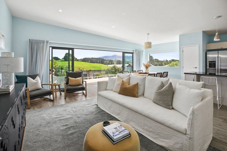 Photo of property in 28 Robertson Street, Raglan, 3225