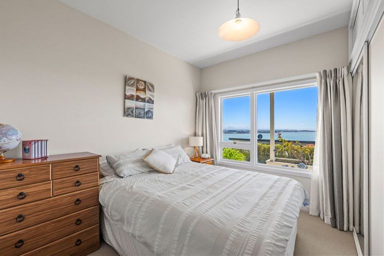 Photo of property in 24 Maffeys Road, Mount Pleasant, Christchurch, 8081