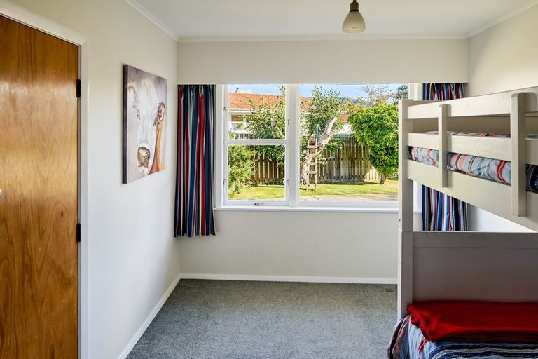 Photo of property in 2 Heather Grove, Fairfield, Lower Hutt, 5011