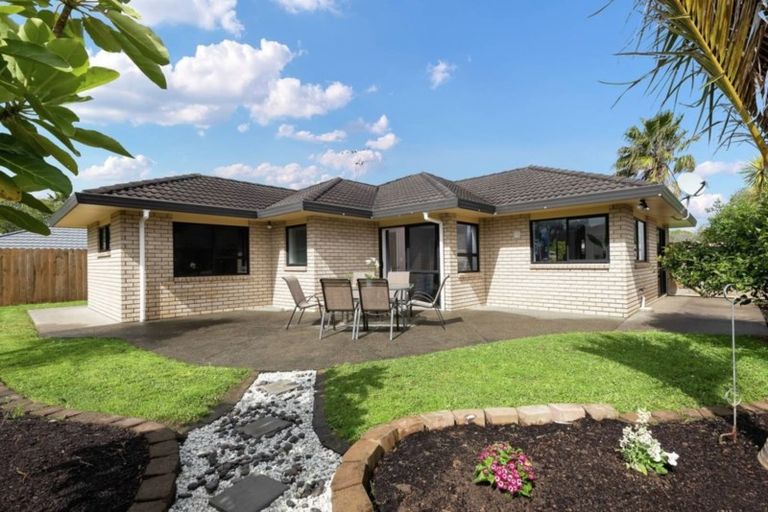 Photo of property in 6 Kilbaha Close, East Tamaki, Auckland, 2013
