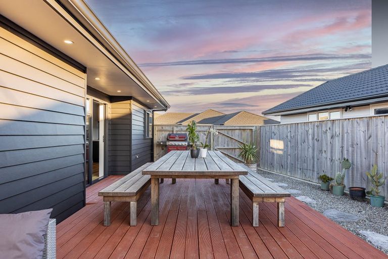 Photo of property in 10 Cyprus Place, Fitzherbert, Palmerston North, 4410