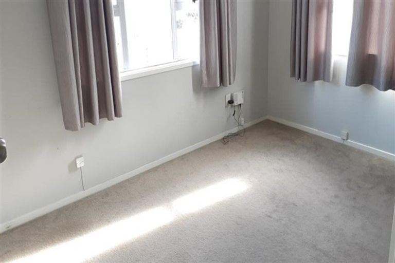 Photo of property in 1/12 Manuka Road, Glenfield, Auckland, 0629