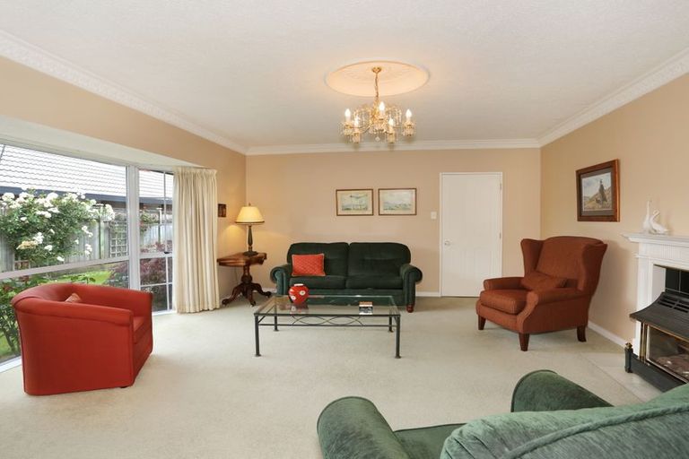 Photo of property in 12 Balcairn Place, Terrace End, Palmerston North, 4410