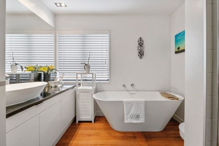 Photo of property in 37 Churchill Road, Murrays Bay, Auckland, 0630