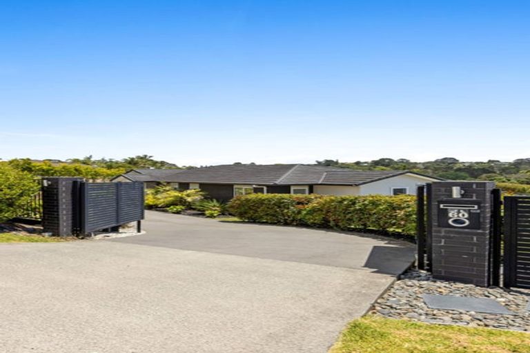 Photo of property in 60 Roberts Road, Matakatia, Whangaparaoa, 0930