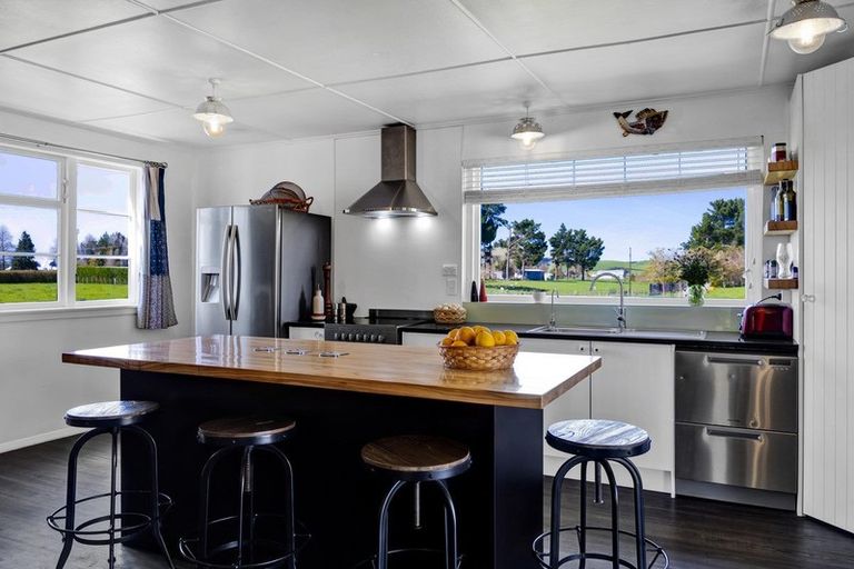 Photo of property in 2 Tayler Street, Eltham, 4322