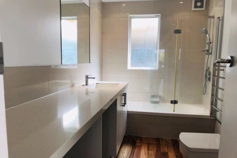 Photo of property in 12 Channel View Road, Campbells Bay, Auckland, 0630