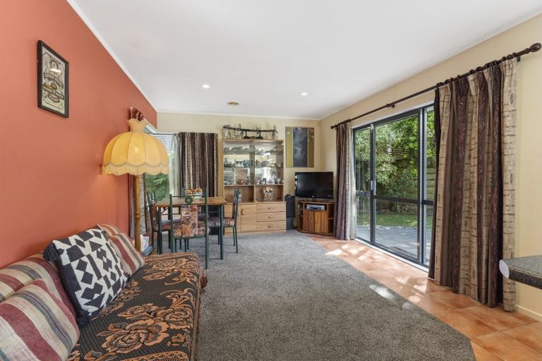 Photo of property in 5 Saunders Close, Whitby, Porirua, 5024