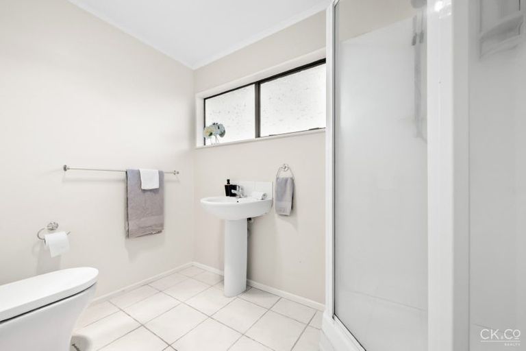 Photo of property in 17 King Charles Drive, Kingsley Heights, Upper Hutt, 5018