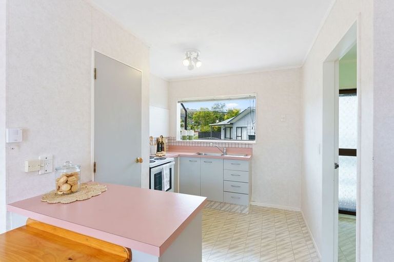 Photo of property in 15 Atarau Grove, Paraparaumu, 5032