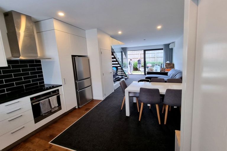 Photo of property in 9/20 Trent Street, Island Bay, Wellington, 6023