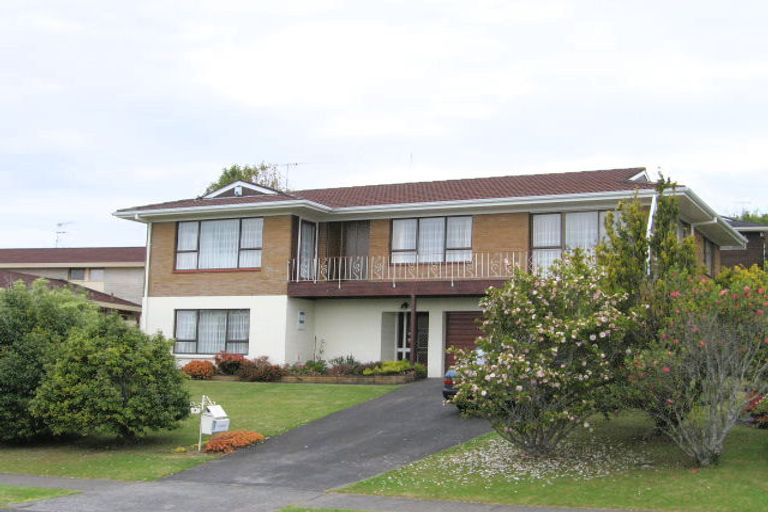 Photo of property in 4 Sunnyview Avenue, Shelly Park, Auckland, 2014