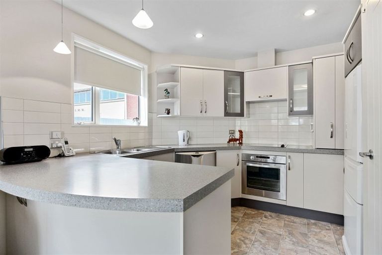 Photo of property in 23a Grassmere Street, Papanui, Christchurch, 8052