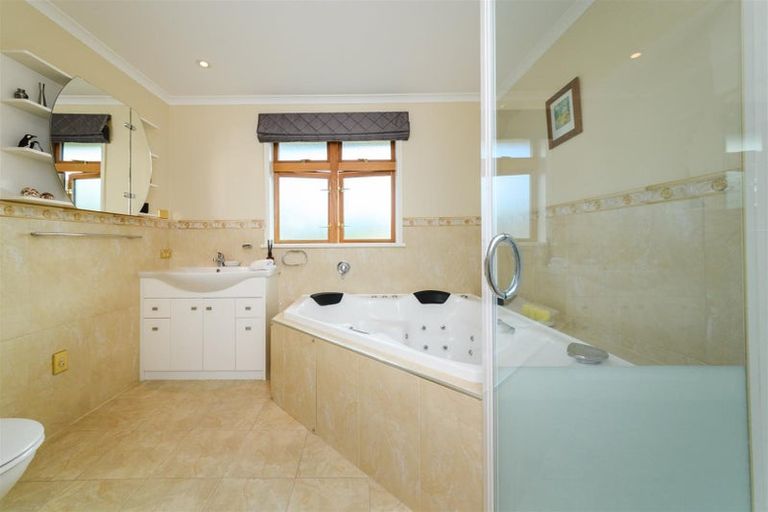 Photo of property in 11 Wanganui Road, Marton, 4710