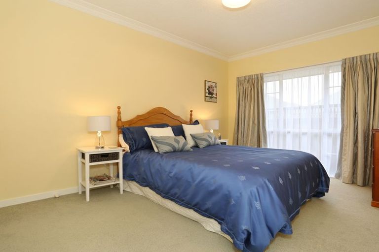 Photo of property in 12 Balcairn Place, Terrace End, Palmerston North, 4410