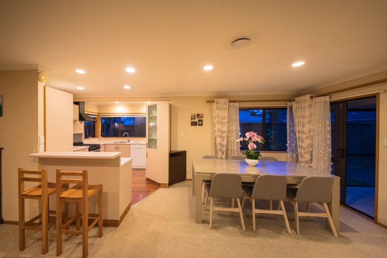 Photo of property in 8a Palm Avenue, Hokowhitu, Palmerston North, 4410