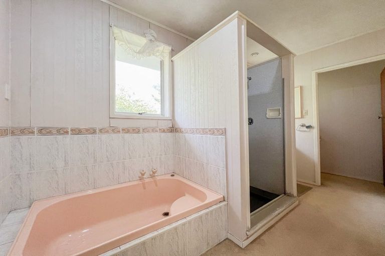 Photo of property in 1/90 Titirangi Road, New Lynn, Auckland, 0600