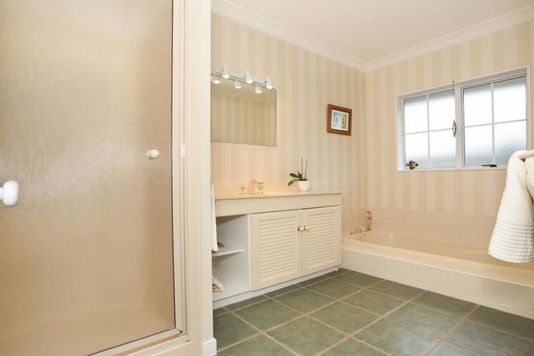 Photo of property in 12 Balcairn Place, Terrace End, Palmerston North, 4410