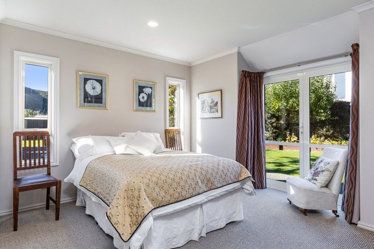 Photo of property in 10 Glentui Place, Waikawa, Picton, 7220