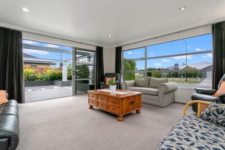 Photo of property in 26 Norfolk Drive, Cambridge, 3434