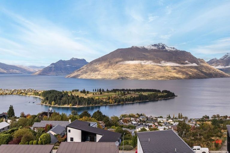 Photo of property in 2 Vancouver Drive, Queenstown, 9300