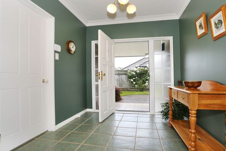 Photo of property in 12 Balcairn Place, Terrace End, Palmerston North, 4410