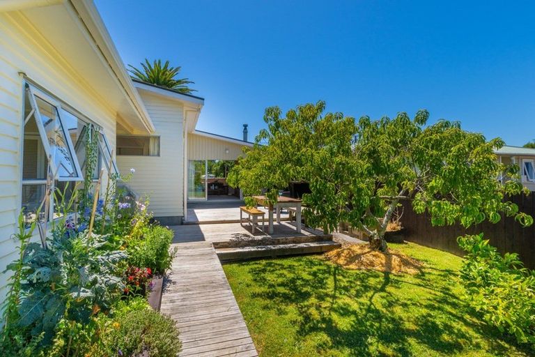 Photo of property in 18 Arawhata Road, Paraparaumu, 5032