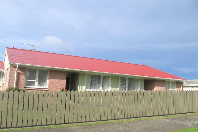 Photo of property in 52 Franklyn Road, Tawa, Wellington, 5028