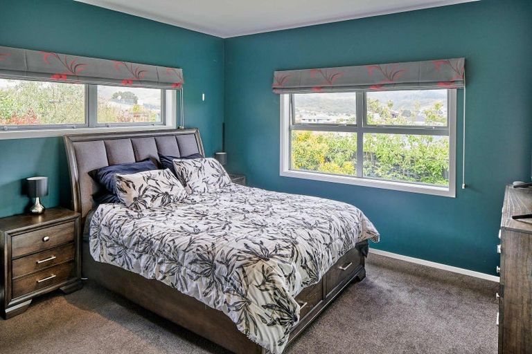 Photo of property in 25 Paparoa Crescent, Aotea, Porirua, 5024