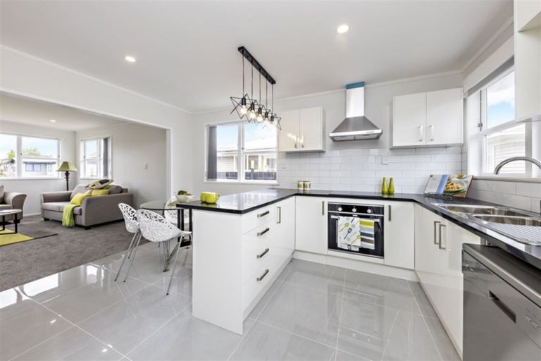 Photo of property in 13 Addington Avenue, Manurewa, Auckland, 2102