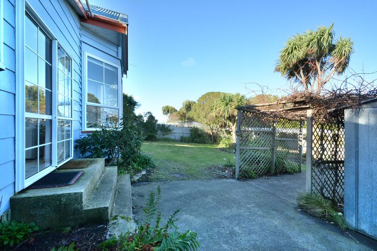 Photo of property in 22 Queen Street, Brighton, Dunedin, 9035