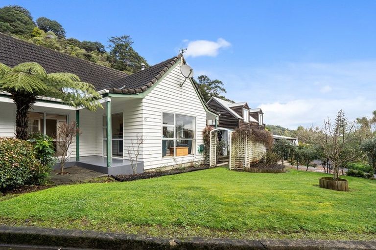 Photo of property in 13 Whiorau Grove, Lowry Bay, Lower Hutt, 5013
