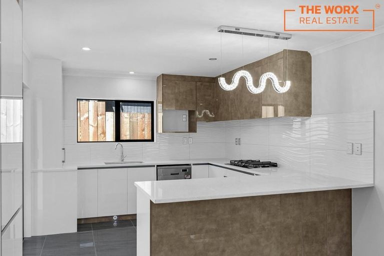 Photo of property in 12a Mcleod Road, Weymouth, Auckland, 2103