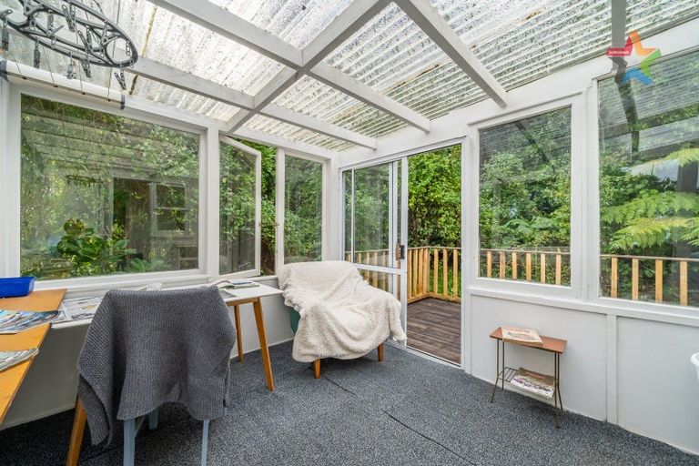 Photo of property in 15 Ferry Road, Days Bay, Lower Hutt, 5013