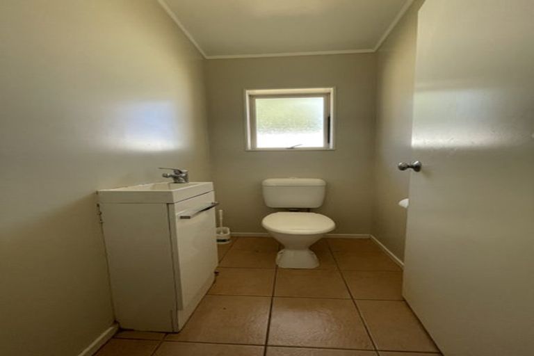 Photo of property in 16 Kamaka Road, Mangere Bridge, Auckland, 2022