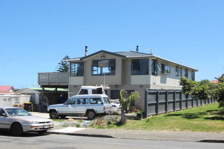 Photo of property in 4 Tireti Road, Titahi Bay, Porirua, 5022