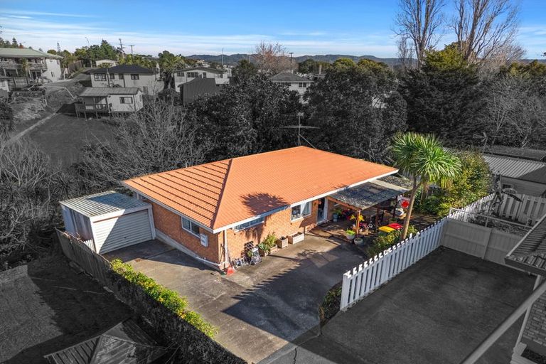 Photo of property in 131c View Road, Sunnyvale, Auckland, 0612