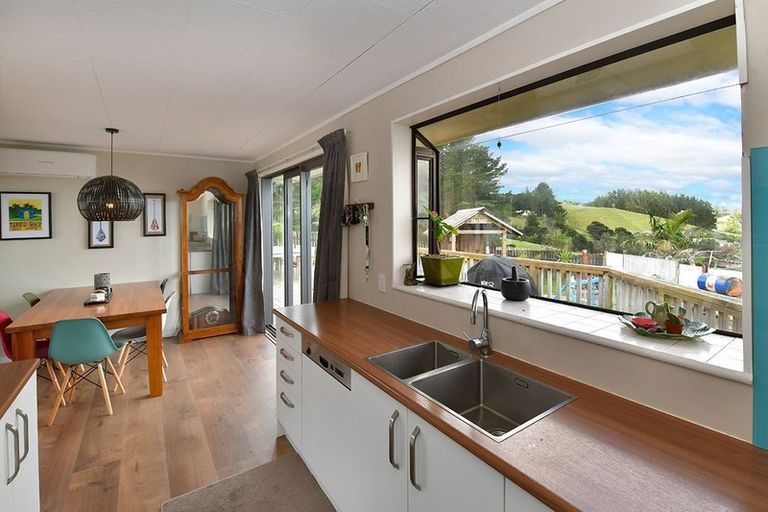 Photo of property in 22 Hand Road, Helensville, 0800