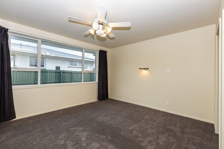 Photo of property in 21 Camelia Place, Islington, Christchurch, 8042